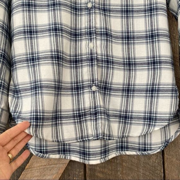 American Eagle  Outfitters plaid button down shirt, long sleeves, high-low hem - Picture 5 of 10